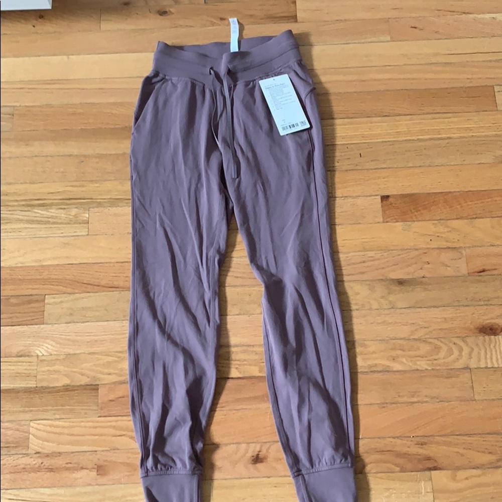New. Never worn LULULEMON joggers